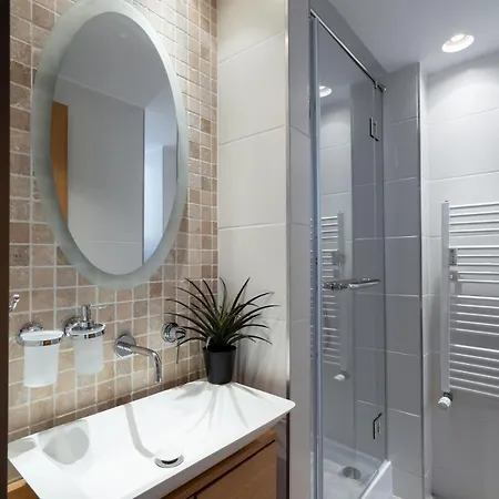 Cismigiu Park Elisabeta Apartment-ultra Бухарест